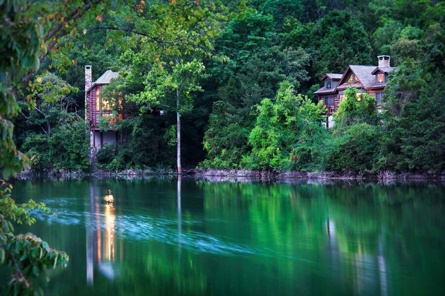 Big Cedar Lodge lakeside accommodations