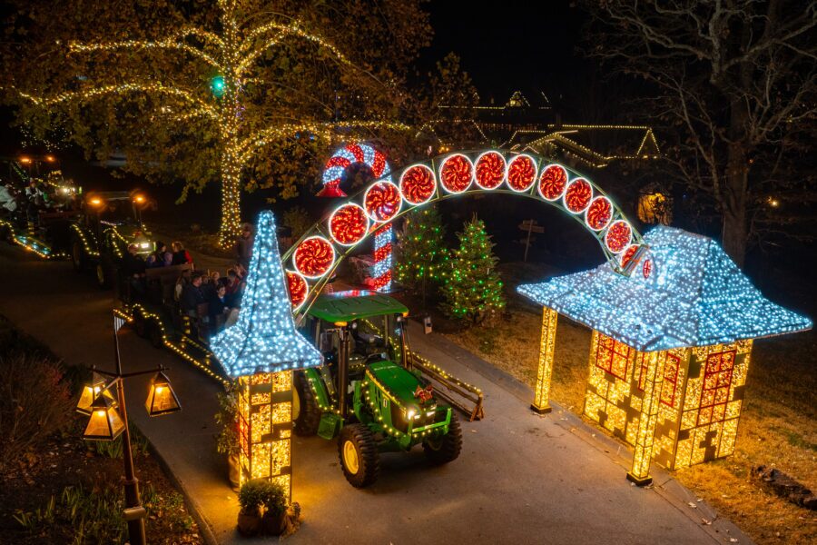 HiRes JPG-2023_BigCedarLodge_Holidays_Christmas_Tram Station