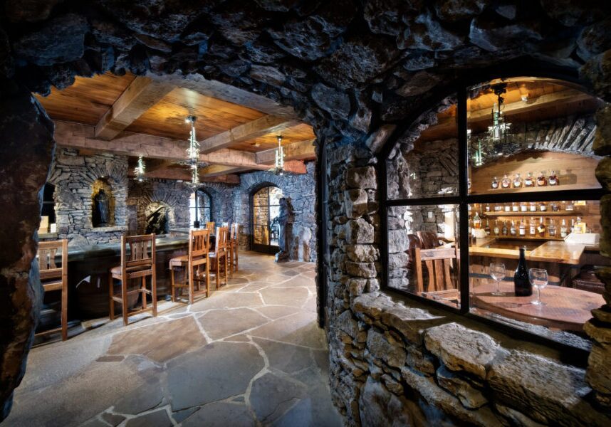 HiRes JPG-2021_TopOfTheRock_Dining_WineCellar_1