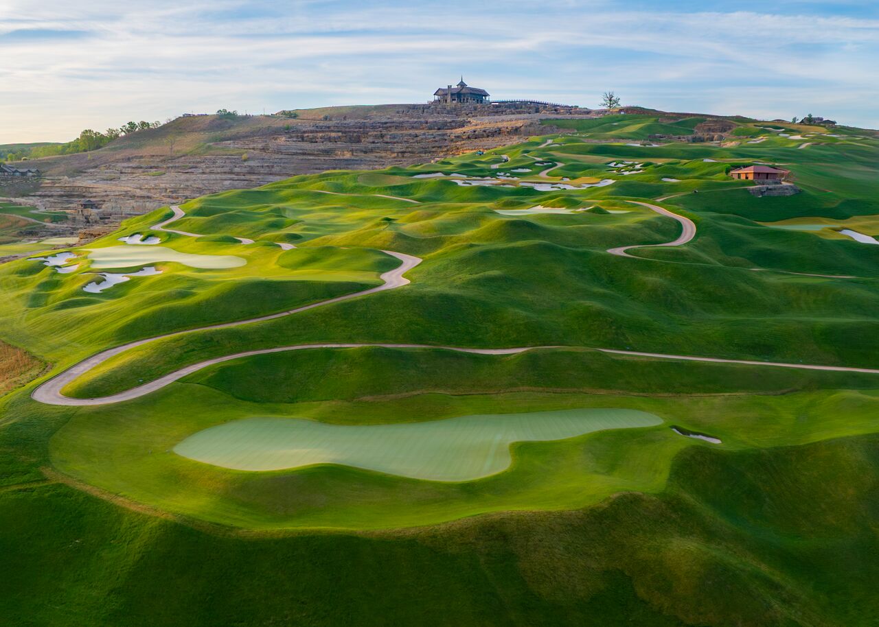 cliffhangers golf course completed showcasing the giant slopes and clubhouse in the distance