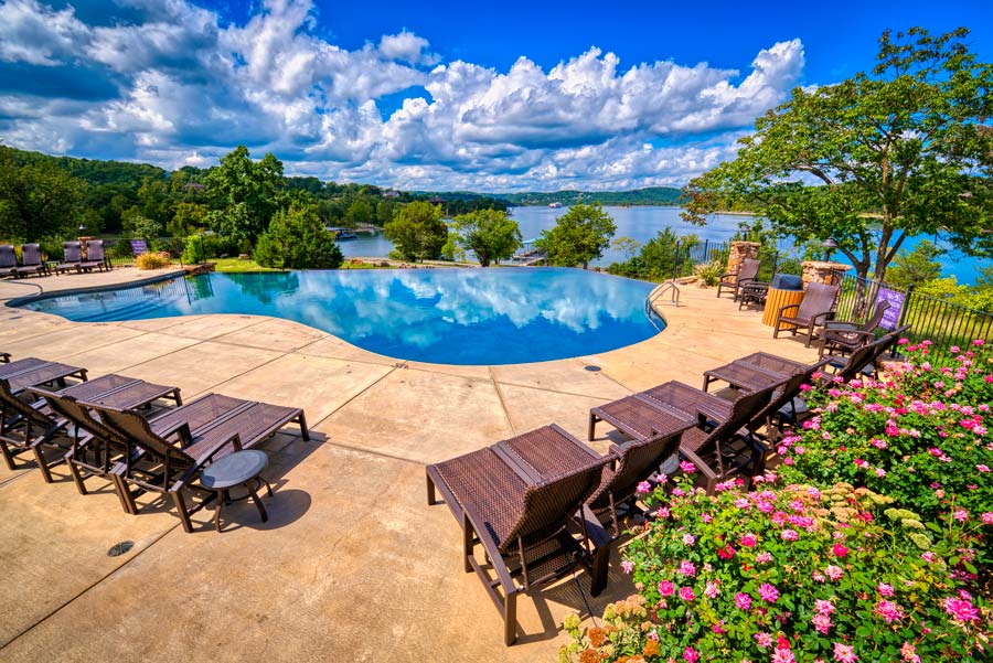 Infinity pool at Lakeside Cottages are included in your stay at Big Cedar Lodge