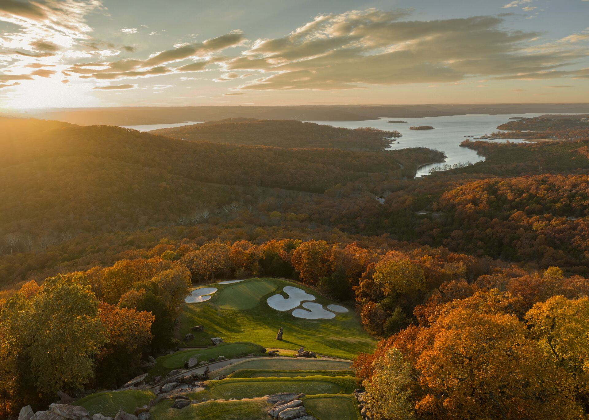 Full HD JPG-2023_BigCedarLodge_Golf_TopoftheRock_Fall_2