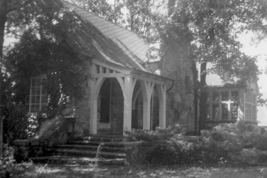 Historic photo of the Worman House in black and white.