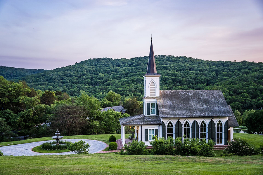 Full HD JPG-2022_BigCedar_MeetingsGroups_Weddings_TheGardenChapel_0038 Garden Chapel from the side
