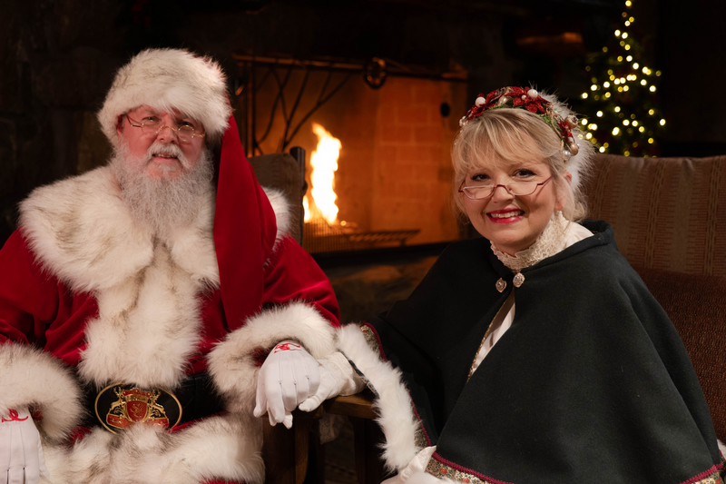 Web PNG-2025_BCL_Events_Holidays_Christmas_Characters_Santa Greeting-1