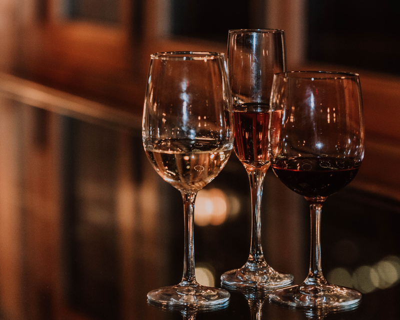 An exceptional look at red and white glasses of wine