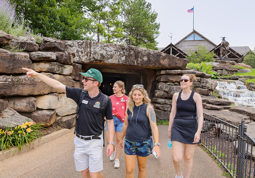 2026_TopOfTheRock_LostCanyonCaveNatureTrail_Activities_GuidedNatureHike_2