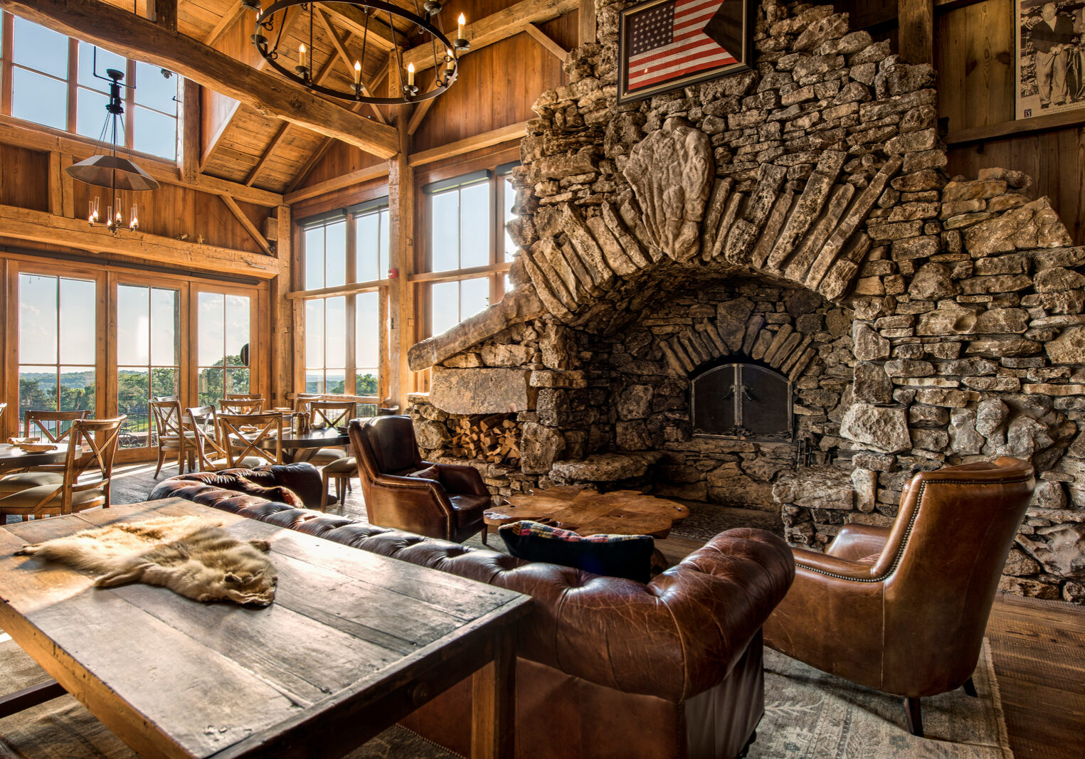 HiRes JPG-2018_TopoftheRock_Dining_ArniesBarn_005